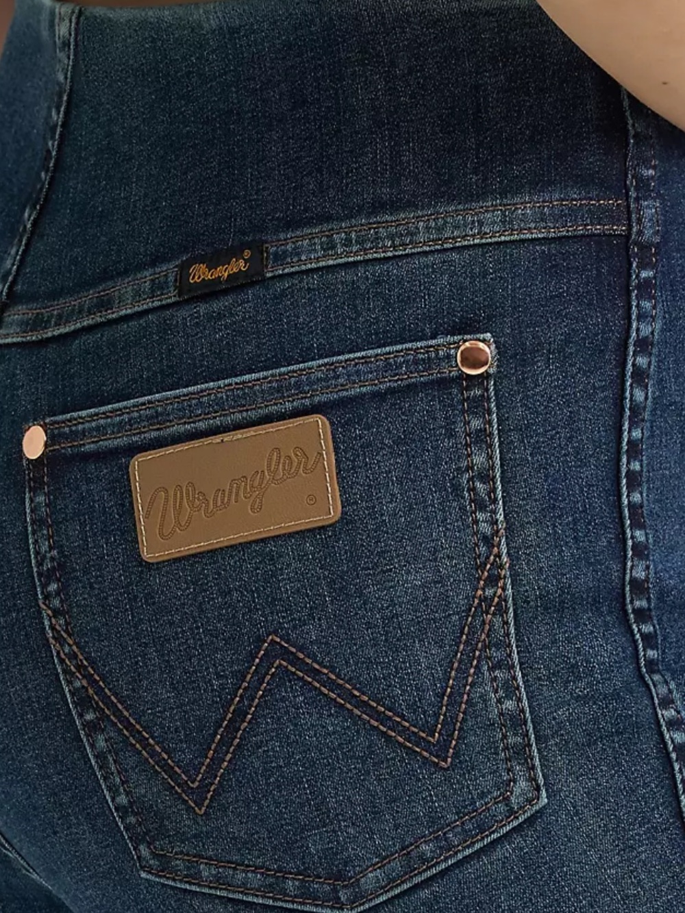 Wrangler X Lainey Wilson pull on flare jeans - Picture 5 of 14